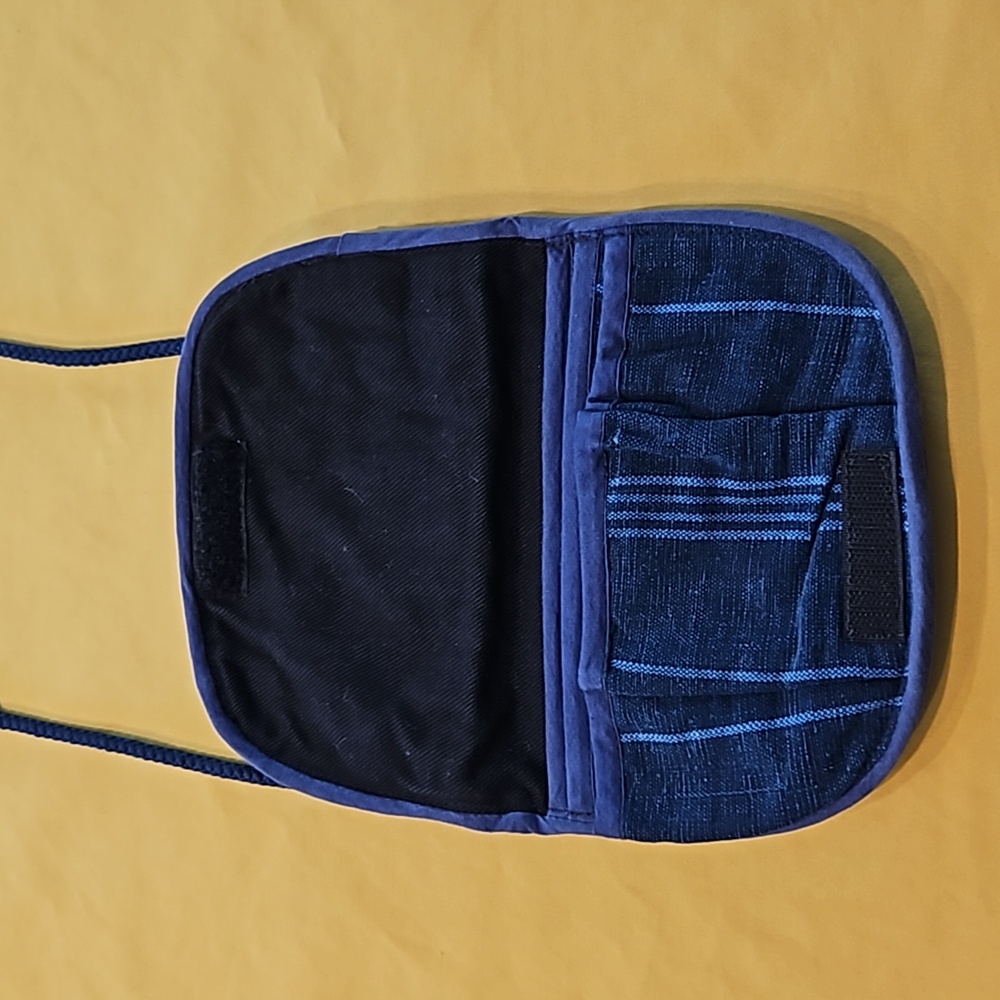 Guatemalan Huipil Crossbody Bag, an Artisanal Piece Crafted From Mayan Textiles - Picture 3 of 16